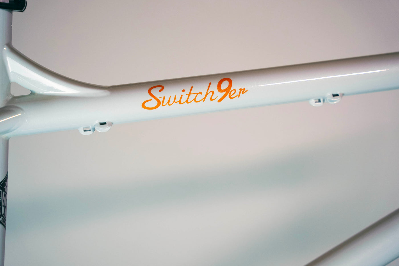 Switch9er 4130 Pearl White